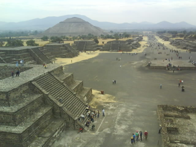 038 Teotihuacan Ave Of Dead  28th Dec 2010.jpg